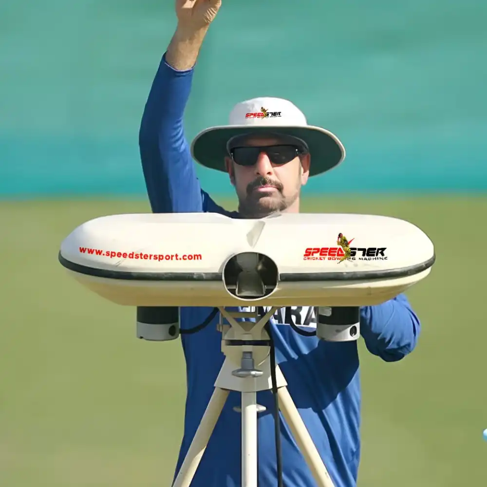 Speedster Bowling Machine Bola 3 Speedster Bowling Machine Bola