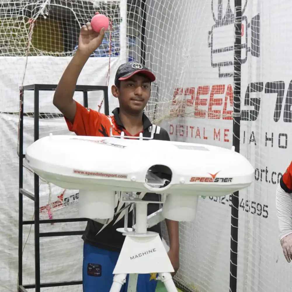 Speedster Bowling Machine Bola 5 14